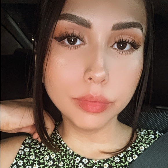 Meet your Posher, Cynthia - Picture 1 of 1